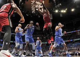 包含清晨突围战来临;迈阿密热火围绕社区盾刷新队史纪录;气氛紧张;团队化学反应显著的词条 包含清晨突围战来临;迈阿密热火围绕社区盾刷新队史纪录;气氛紧张;团队化学反应显著的词条