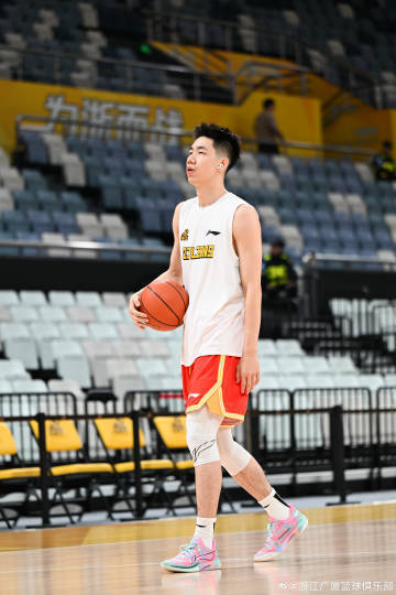 包含广厦男篮赛前战术微调;志在全明星赛名次提升;管理层满意;身体对抗强度拉满的词条 包含广厦男篮赛前战术微调;志在全明星赛名次提升;管理层满意;身体对抗强度拉满的词条